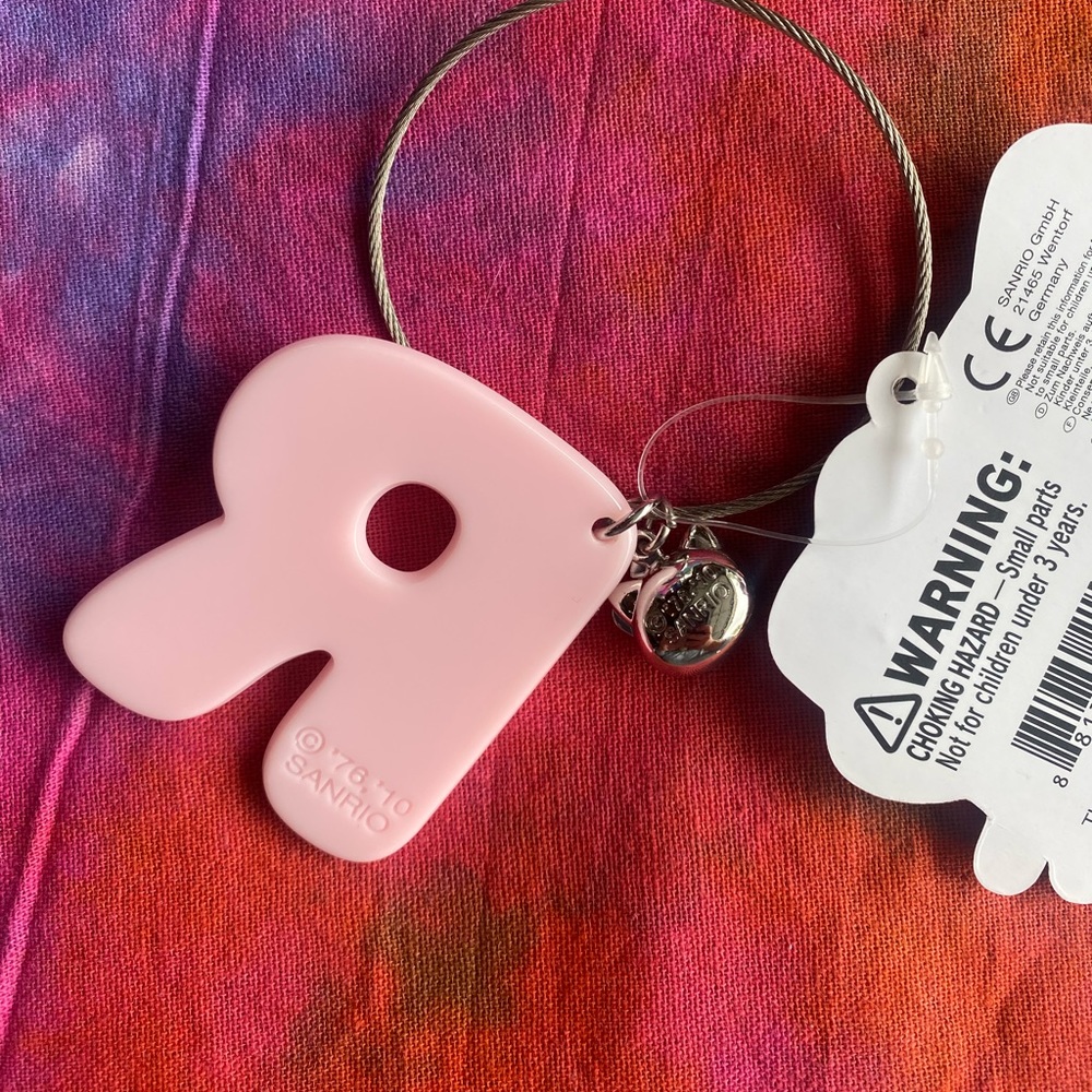 Hello Kitty “R” Keychain - Picture 2 of 3